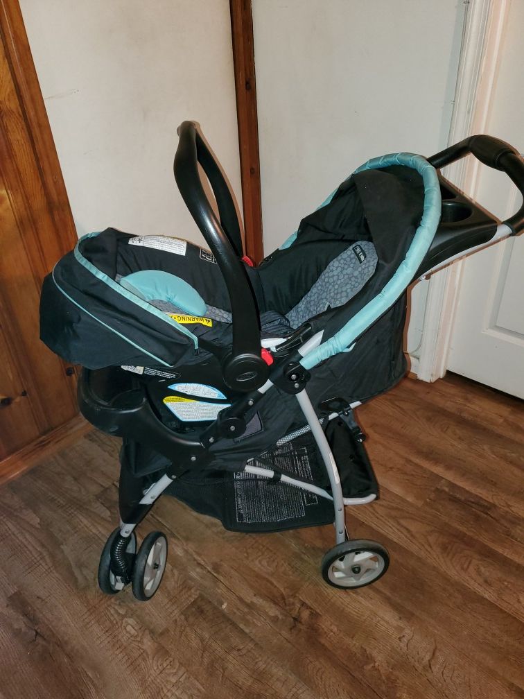 Graco stroller and carseat (doesn't have base to the carseat)