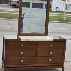 DRESSER WITH MIRROR 