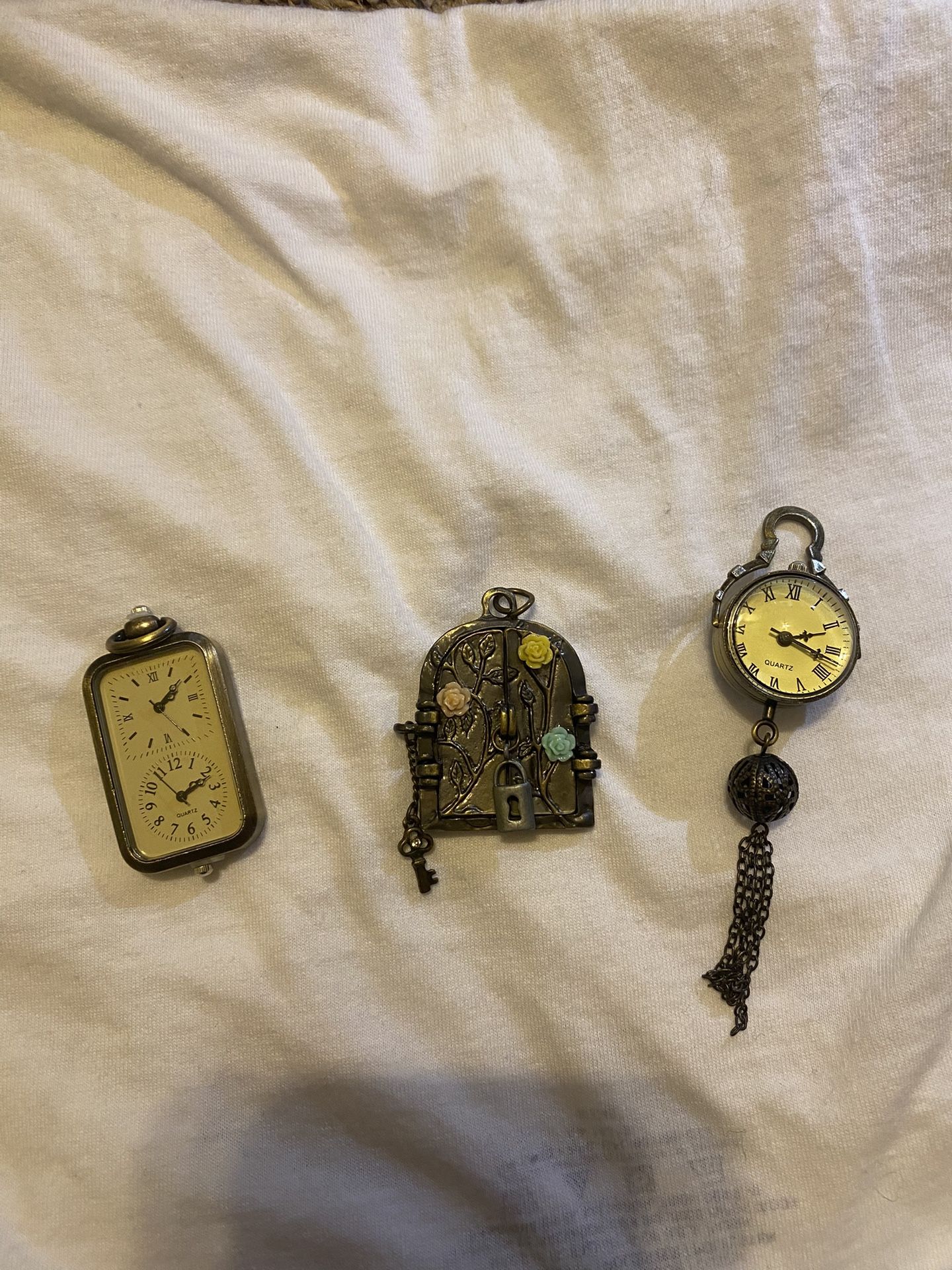Assorted Trinkets For Necklaces/crafts