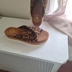 Sandals. Vince Camuto