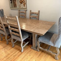 Dining Room Table and 6 Chairs