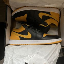 Air jordan 1 Low Yellow Ochre Size 10