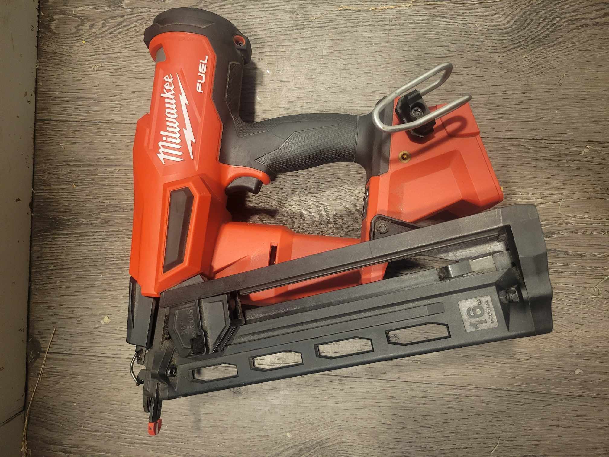Milwaukee 16 Angle Nailer M18