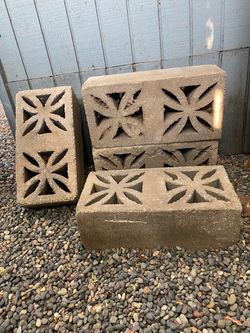 4 decorative cinderblocks