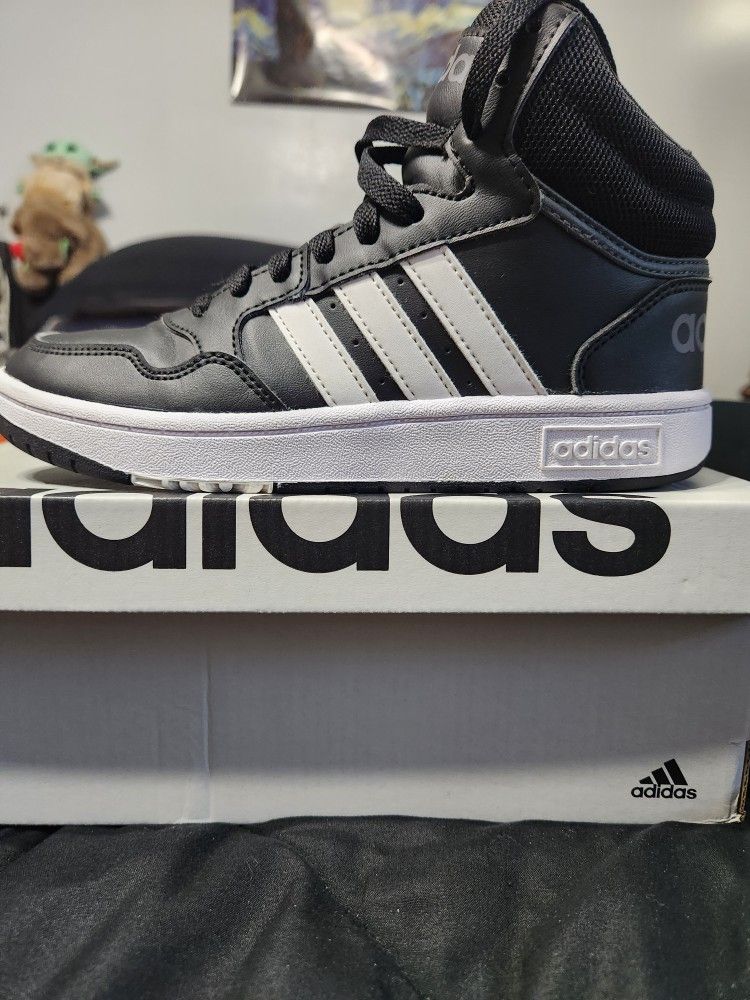 Adidas Black/White S 3