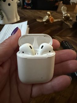 Apple AirPods with Charging Case