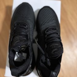 Nike Air Max 270 NIB Size 8.5 Sneakers Female
