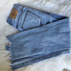 Women’s Distressed Jeans 27