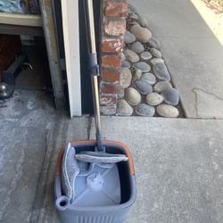 Flat Microfiber Spin Mop & Bucket System with 4 Washable Pads