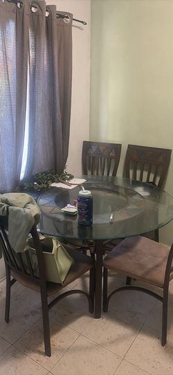 Table with 4 chairs