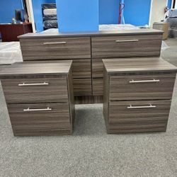 DRESSER AND TWO NIGHSTANDS  // CÓMODA Y DOS MESITAS DE NOCHE 