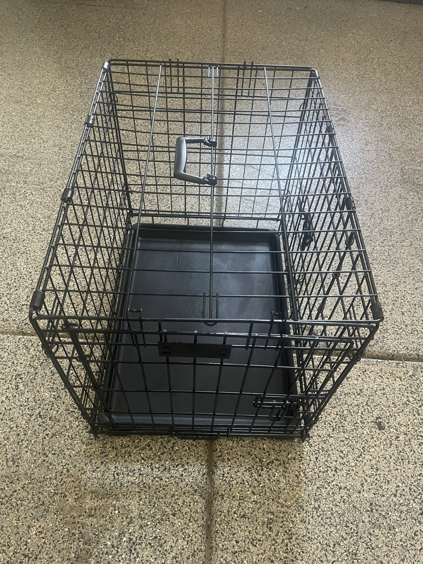24X17X19 SMALL DOG CRATE IN GOOD SHAPE