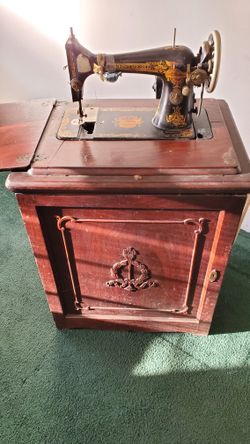 Antique Singer Sewing Machine 1900's