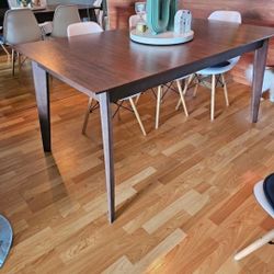 Extendable Dining Table + 8 Chairs – Perfect for Hosting