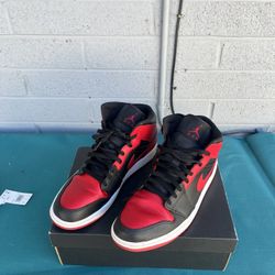 Jordan 1 Mid 