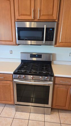 Samsung Stainless Steel Gas Range + Microwave