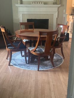 This Ethan Allen Medallion table set