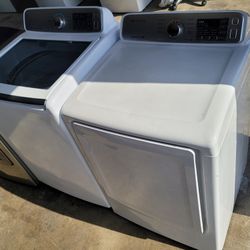 Like New Samsung Large Capacity 5.0cu Ft Top Load Washer And Gas Dryer Set 