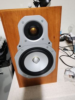 Monitor Audio Gold GR10 (Only One Speaker). Cherry Color.