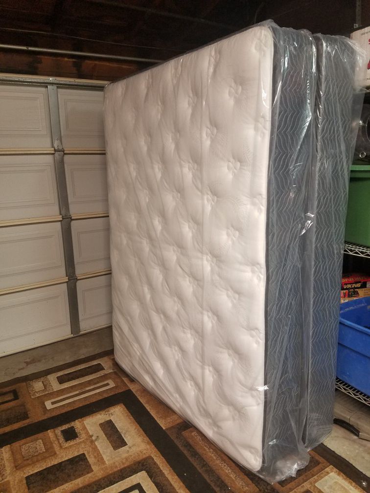 Queen set mattress and box spring brand new!
