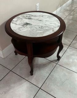 Vintage Circular Lane Marble Top Table 27.5” in diameter 22”H