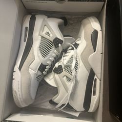 Jordan 4 Military Black Size 10.5