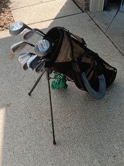 TaylorMade bag with some clubs. 23 Mile and Card Macomb Township, Michigan