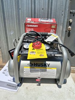 Husky 2 gallon 135 Psi Air Compressor
