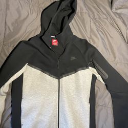 nike tech hoodie