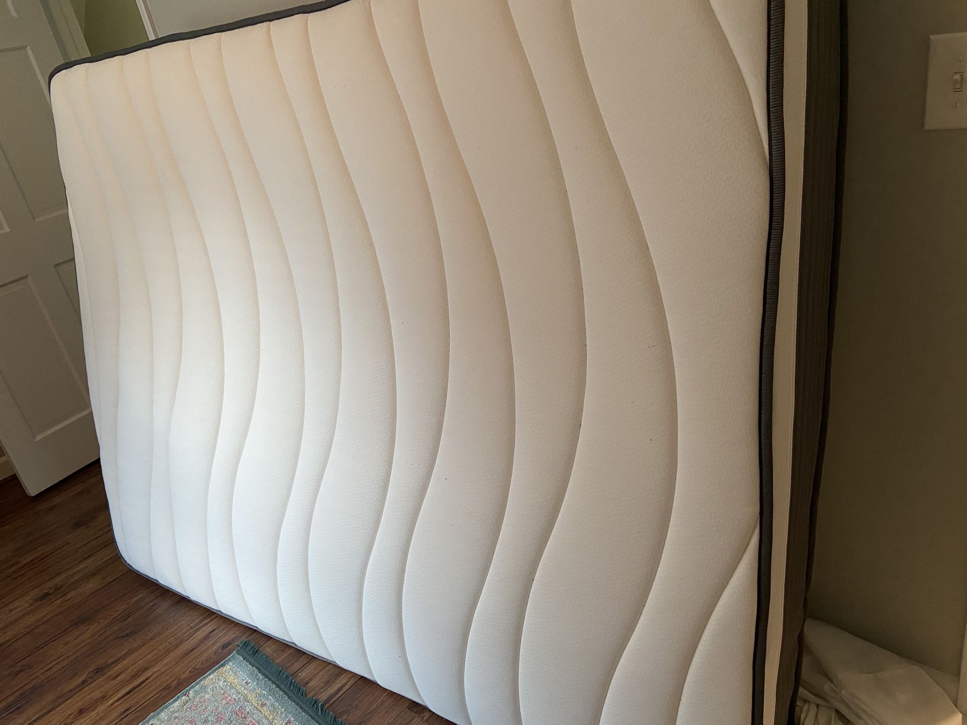 🔥 Queen Mattress – 10” Encased Coil – Like New – $85 OBO (Taylors, SC – Must Go!)