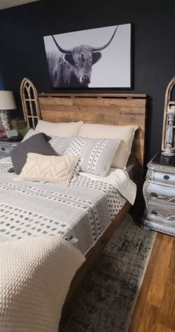 Queen Bedframe w/mattress