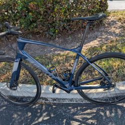 Giant Carbon Bike. L. 