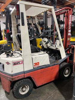 Nissan Pneumatic Tire Forklift 3,000 lbs