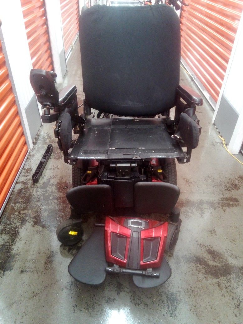Quantum Q6 Edge Mobility Scooter Barely Used
