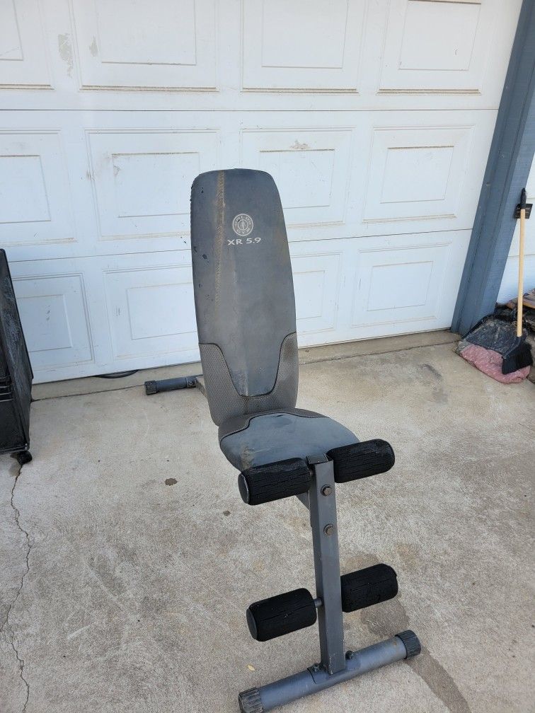 Adjustable weight bench 