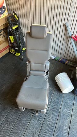 2017 Honda Odyssey middle seat/ bucket seat