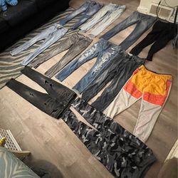 Men bottoms size medium and 32 everything for  75 great deal 11 bottoms for 75