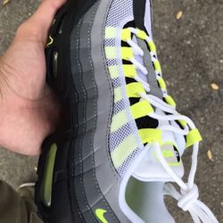 BRAND NEW MENS SIZE 5/ WOMENS 6.5 NIKE AIR MAX 95 OG NEON DEAD STOCK