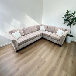 FREE DELIVERY! 🚚 Ashley Furniture Sectional