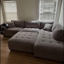 Thomasville Miles Fabric Sectional with Storage Ottoman