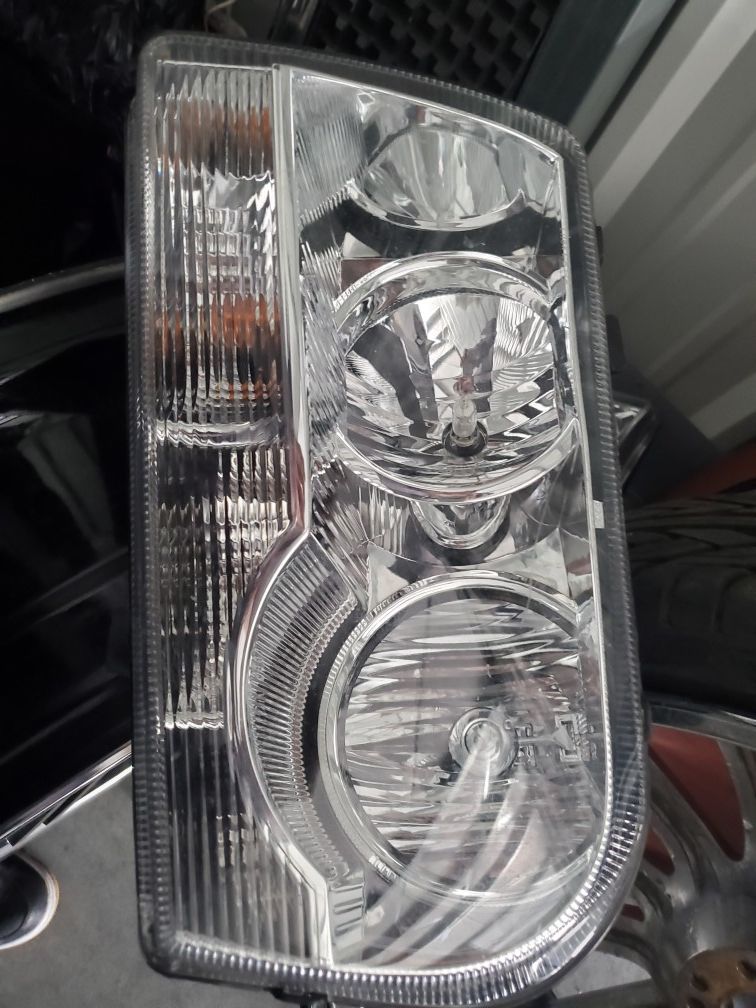 Chrysler 300 headlights new