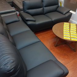 *Now Available!!!*---Fabulous Valencia Leather Sofa/Loveseat Sets---Delivery And Financing Available🫡