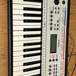 Yamaha YPT-260 61-Key Portable Keyboard