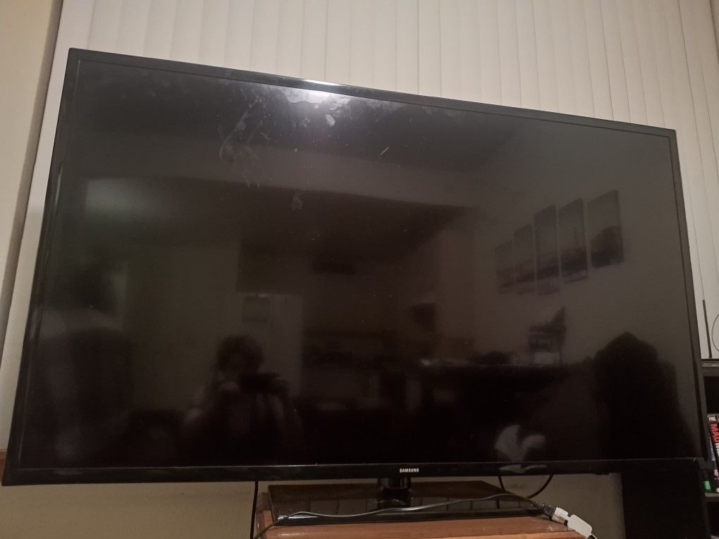 65" Samsung Smart Tv (Flatscreen)