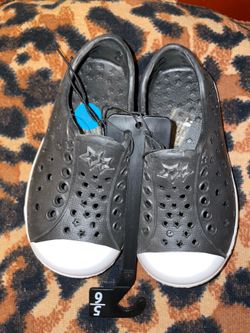 Kids plastic shoes size 5/6 $5