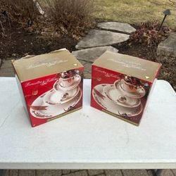 Christmas Dinnerware Porcelain - $15 (Chicago Near O'Hare)