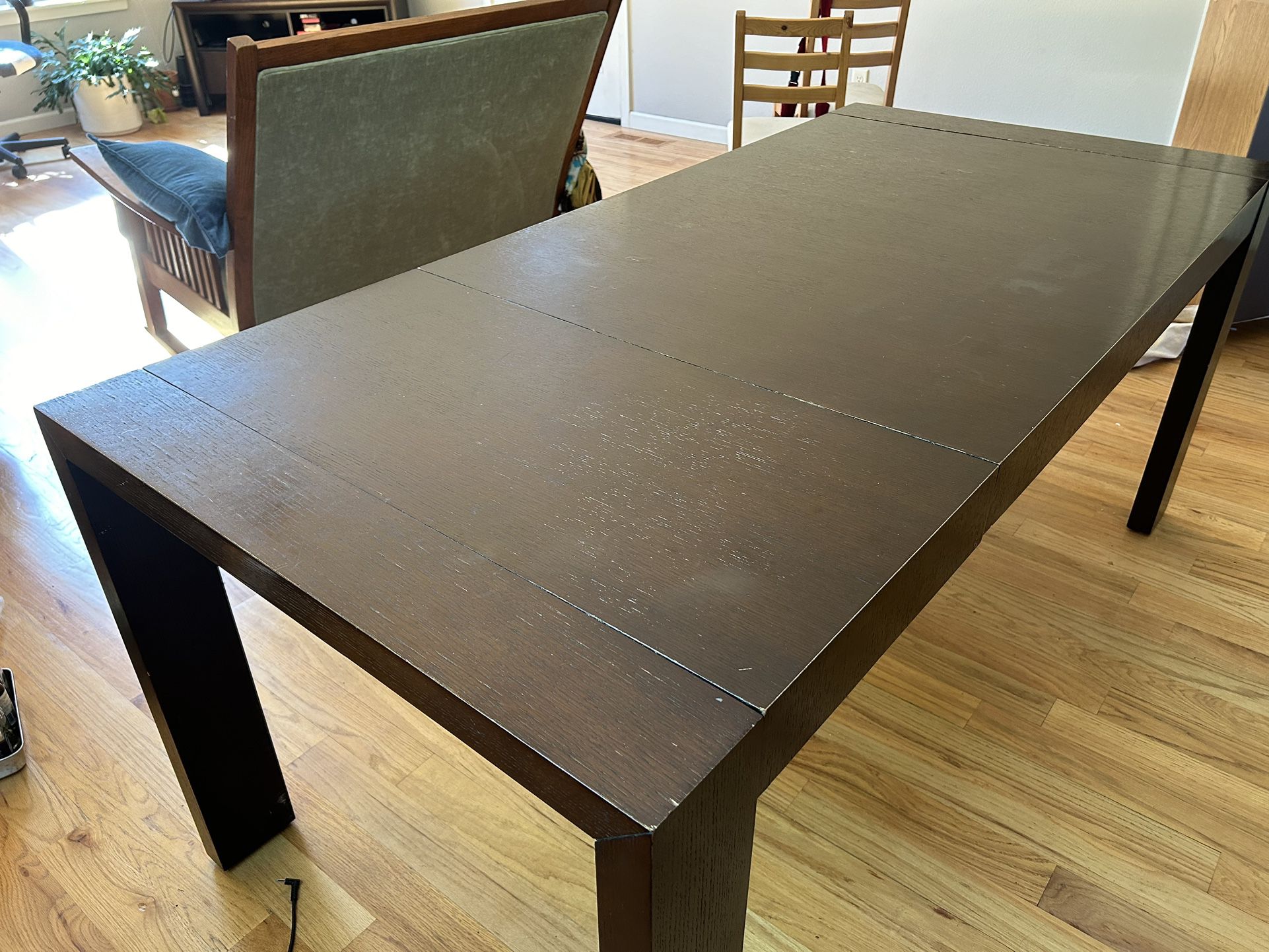 Dining Room Table (Leaf Included)