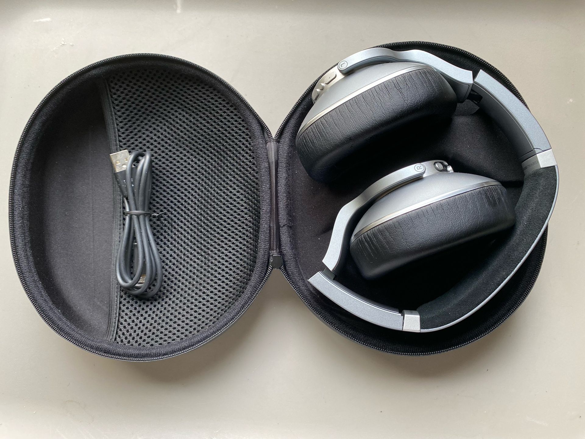Samsung AKG N700NC Wireless Noise Canceling Headphones (Read)