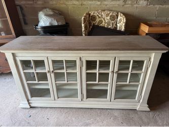 Hooker Brand Media Console
