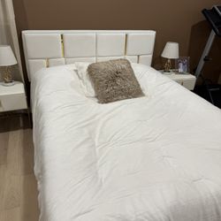 QUEEN SIZE BED SET